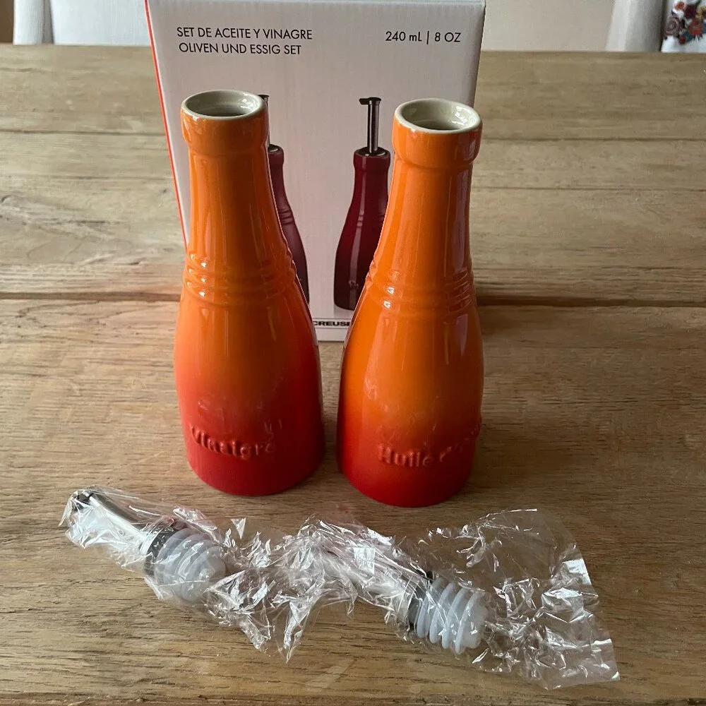 NEW Le Creuset Stoneware Classic 8 oz Oil & Vinegar Set Flame Orange - Picture 1 of 12